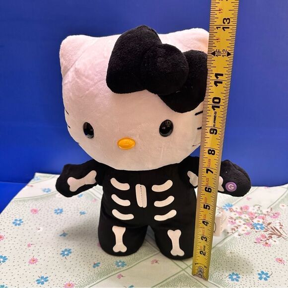 Hello Kitty Skeleton Side Stepper doll - Picture 6 of 6